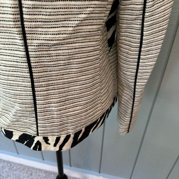 Chicos Black & White Animal Print Jacket ~ 0 - Picture 10 of 11